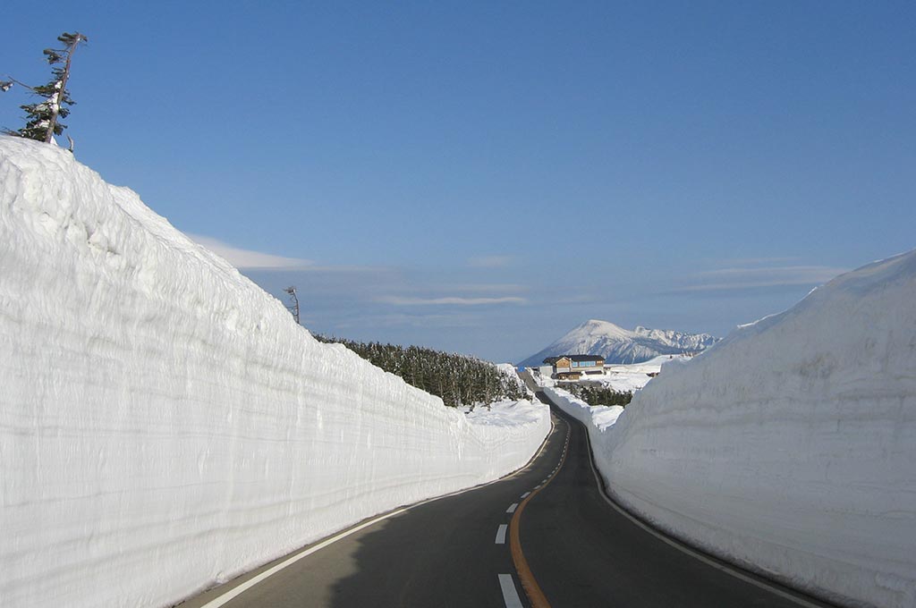 Hachimantai Snow Corridor