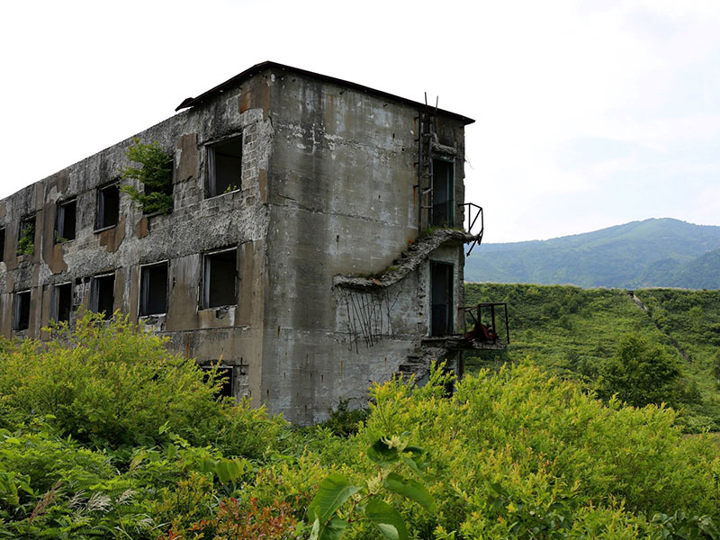 A Program to Learn about the Ruins of the Matsuo Mine and the Natural Beauty of the Volcano